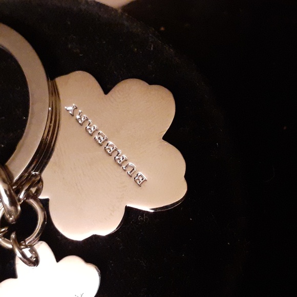 Burberry  Enamel Graduated TripleI Flower Keychain Bag Charm NEW - Picture 5 of 5